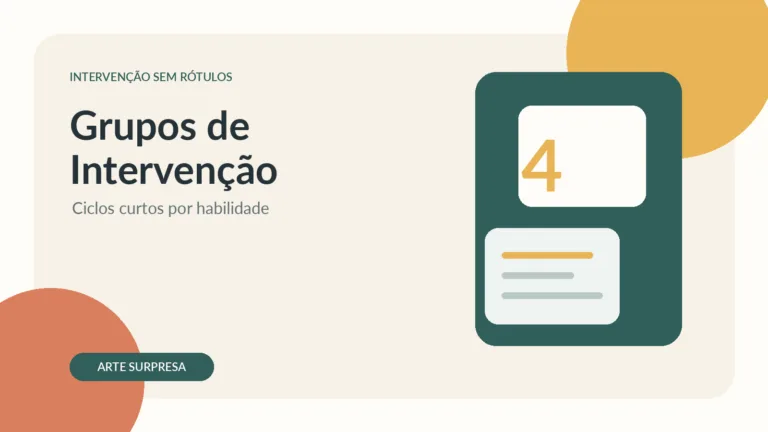 Professora conduzindo pequeno grupo de intervenção em alfabetização
