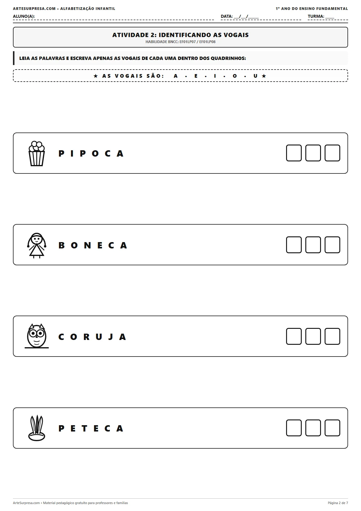 Folha de atividade para 1º ano com exercício de identificação das vogais nas palavras pipoca, boneca, coruja e peteca.